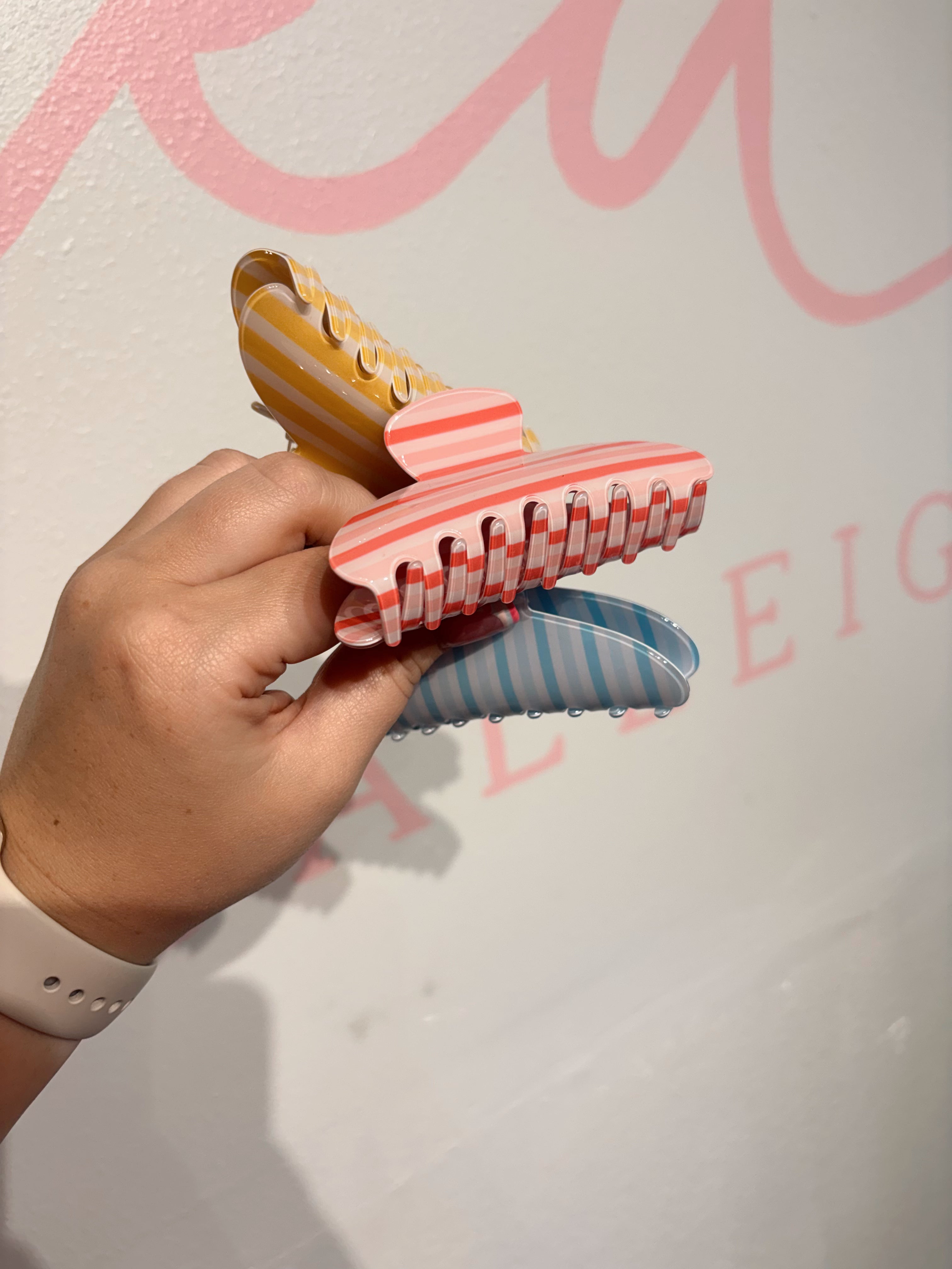 STRIPE OVAL HAIR CLAW CLIPS
